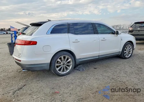 2010 Lincoln Townhouse Mkt z USA, uszkodzony, nr VIN 2LMHJ5AT3ABJ03774